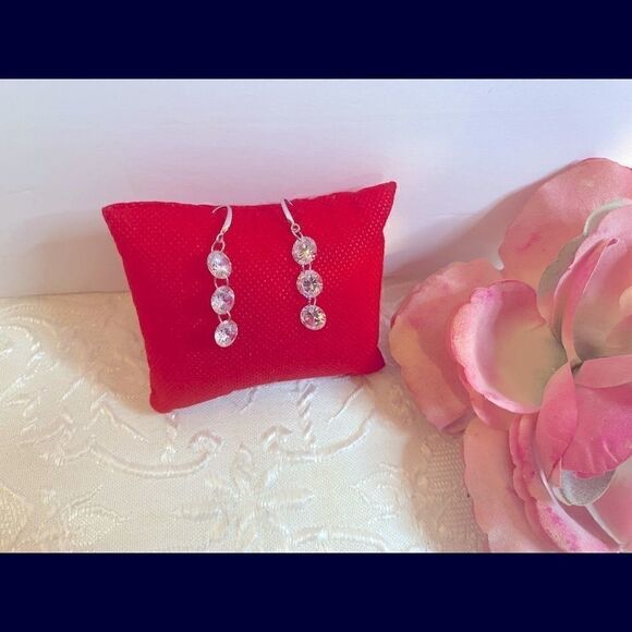 💥Swarovski Sophisticated Crystal Drop Earrings - Picture 1 of 10